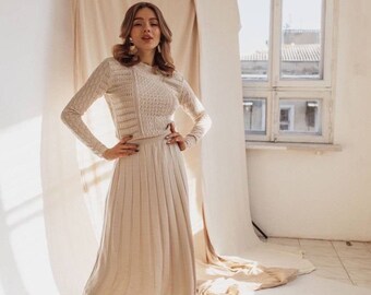 white long pleated dress