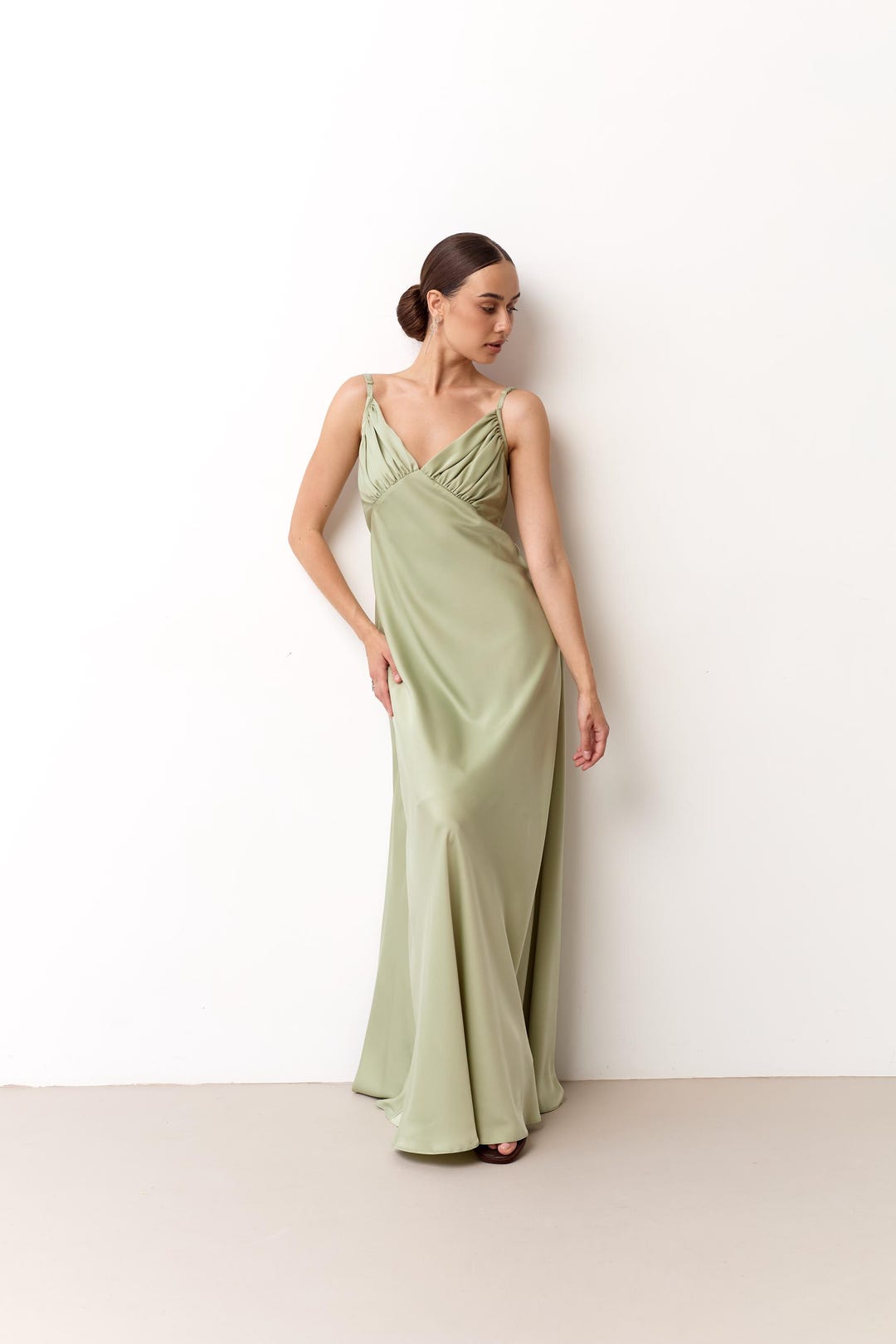 Robe en satin vert sauge Robe longue sauge Robe de demoiselle d