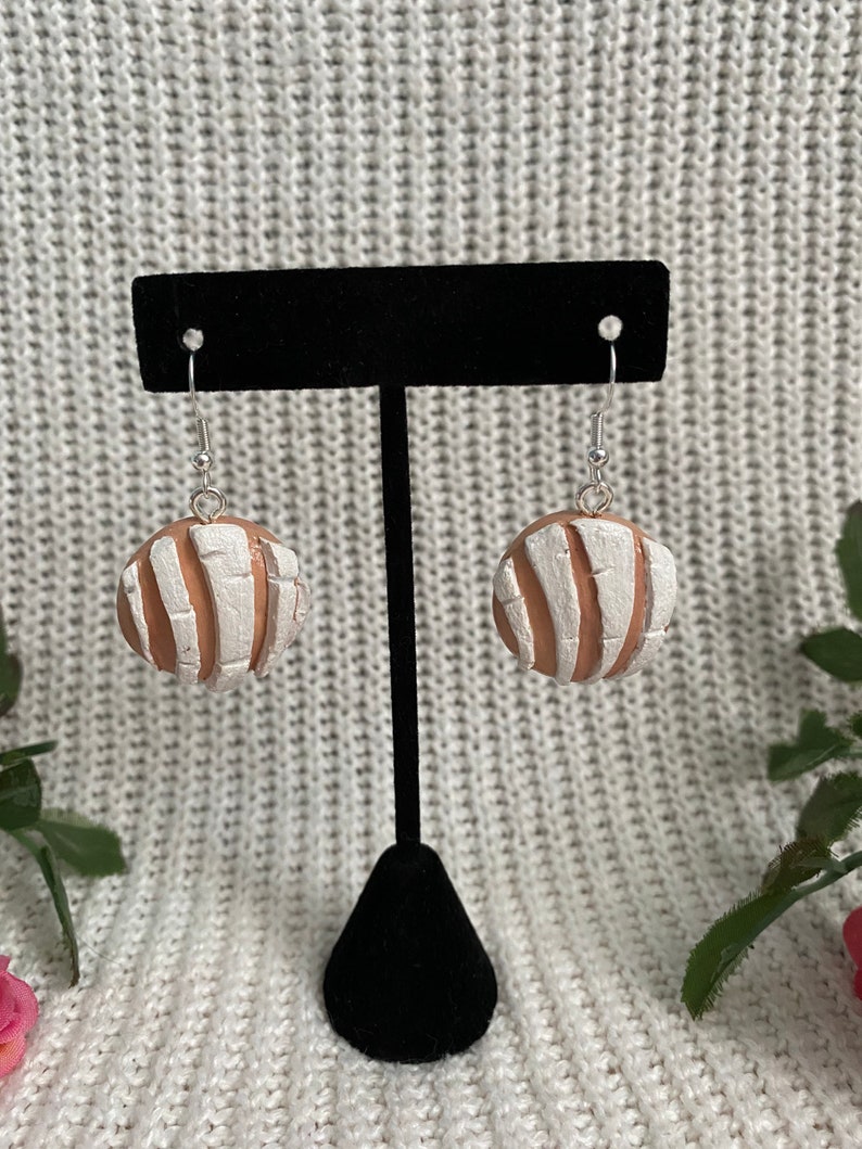 Concha Earrings