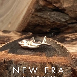 14 karat solid gold shark decorative gold end. Shark body jewelry Threadless and Threaded, Dermal option. 14KR, 14KW, 14KY
