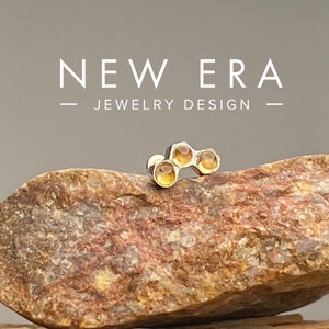 Gioielli per il corpo a nido d'ape in ambra e oro 14k, con o senza filettatura. Orecchino a nido d'ape dermico e orecchino labret.