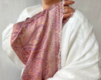 Lolalu white shawl with paisley finish