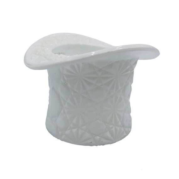 Fenton Milk Glass Daisy Button pattern (TRE) Fenton Milk Glass Daisy Button pattern (TRE)