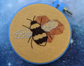 Bee 5" Digital Embroidery Pattern - PDF Crafts