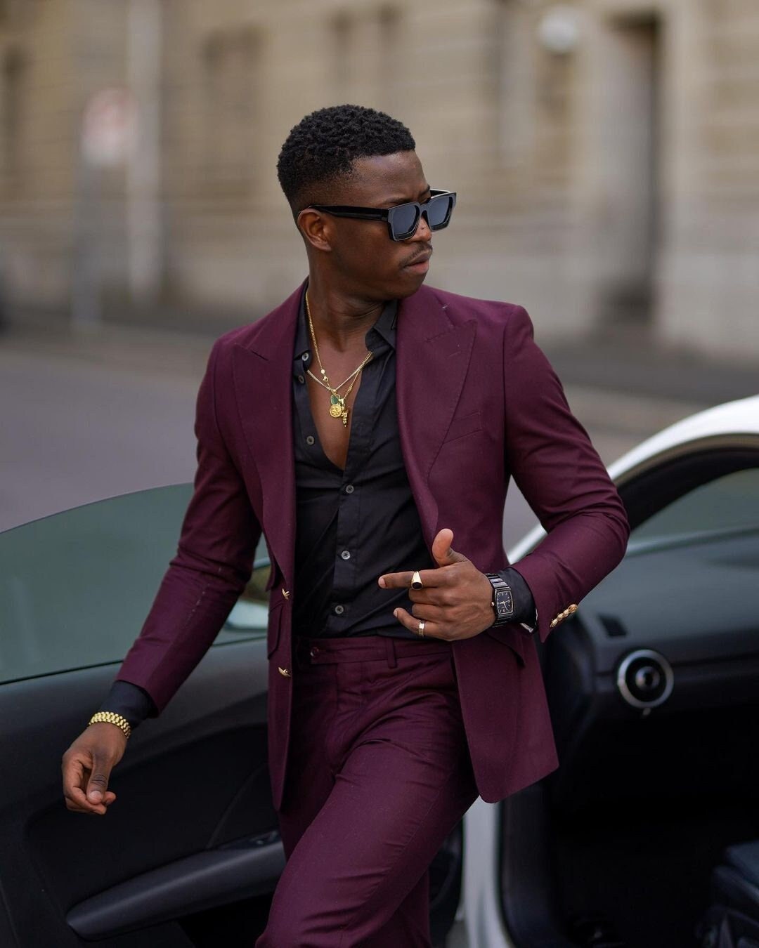 Men's Burgundy Suit: Elegant 2-Piece Fashion Suit