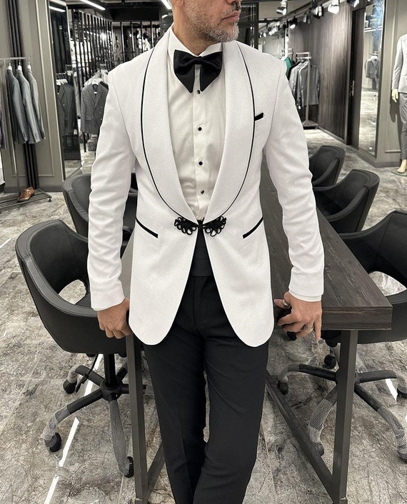 Trajes blanco y negro sale