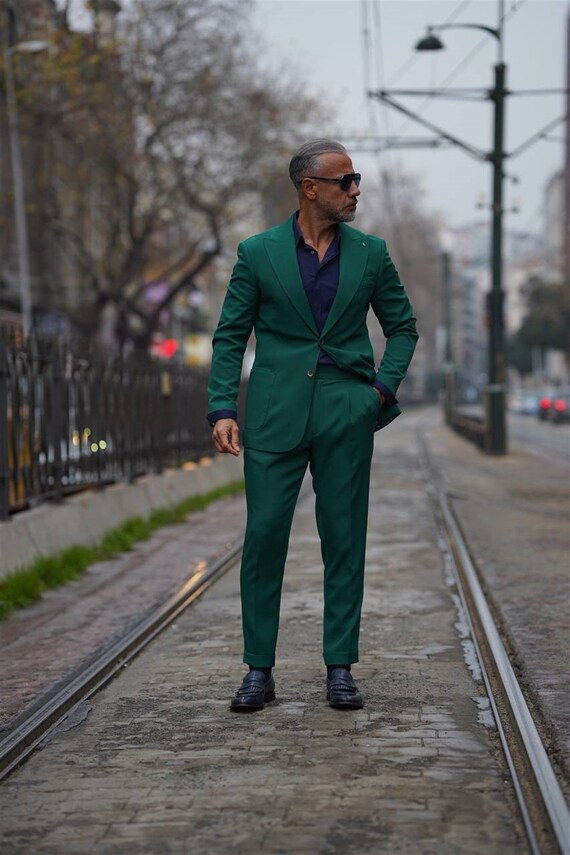 green dress man Dark Green Peaked Lapel Slim Fit Bespoke Men Suits main image 1