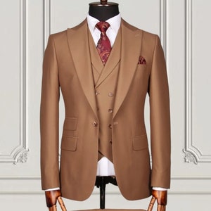 Men&#39;s Brown Slim Fit Three Piece Suits Tuxedo Dinner Party Wear Suits Groomsmen Wedding Wear Suit Coat Pant Vest Suits For Mens