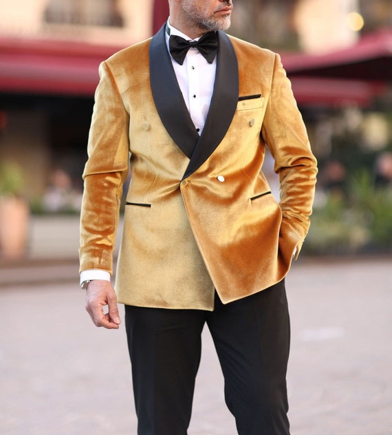 Top 73+ gold velvet suit