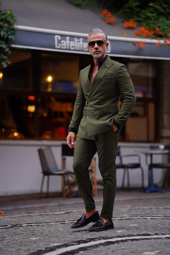 green emerald velvet dress Emerald Elegance Three-Piece Suit – Sophisticated Green Suit for Men. –  HolloMen