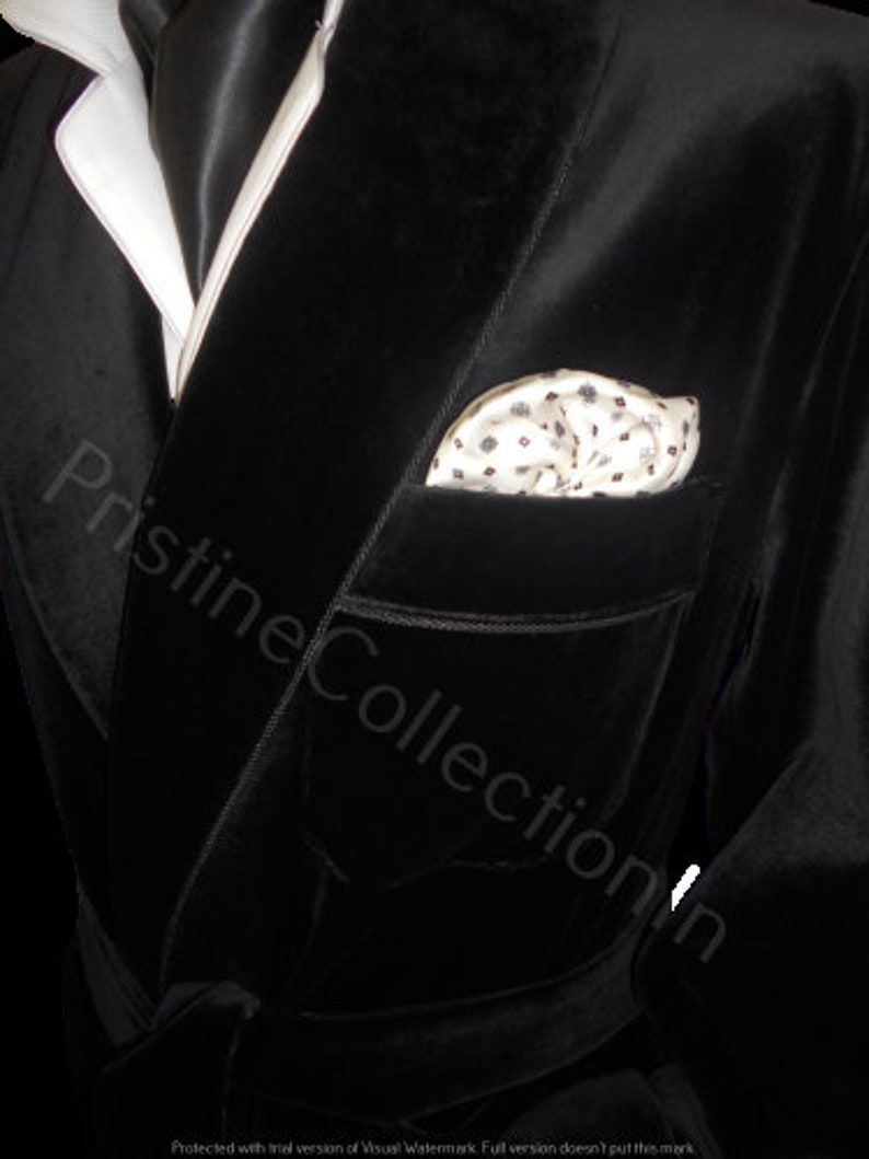 Mens Black Velvet Smoking Gown Jackets Black Gentlemans Vintage Style Lounging Robes Smoking Jackets Christmas Party Wear Smoking Jackets