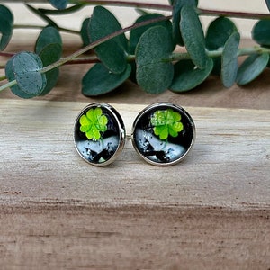 Kleeblatt Good Luck Blumenohrringe Ohrstecker Earings Cabochon Glas mit Liebe handgefertigt wunderschön als Geschenk oder für einen selbst Bild 1