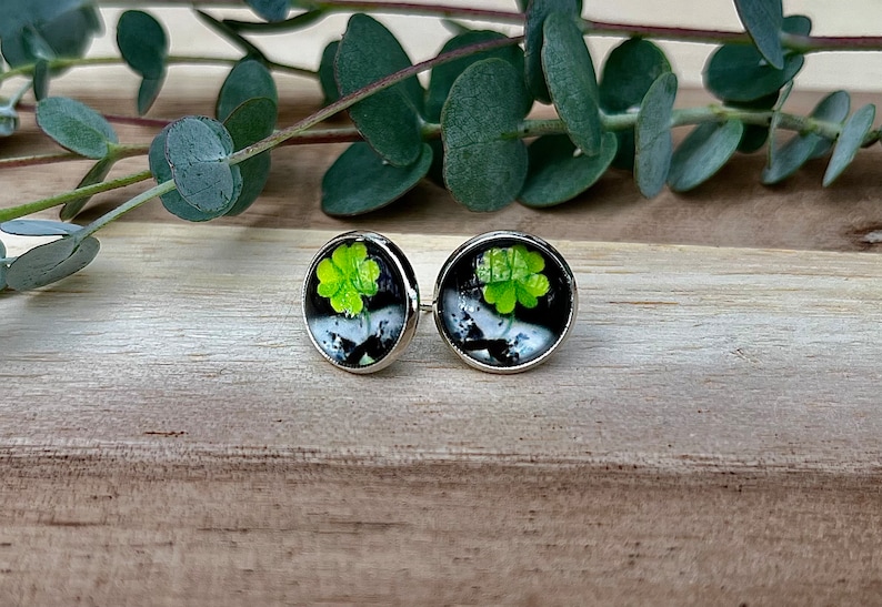 Kleeblatt Good Luck Blumenohrringe Ohrstecker Earings Cabochon Glas mit Liebe handgefertigt wunderschön als Geschenk oder für einen selbst Bild 1