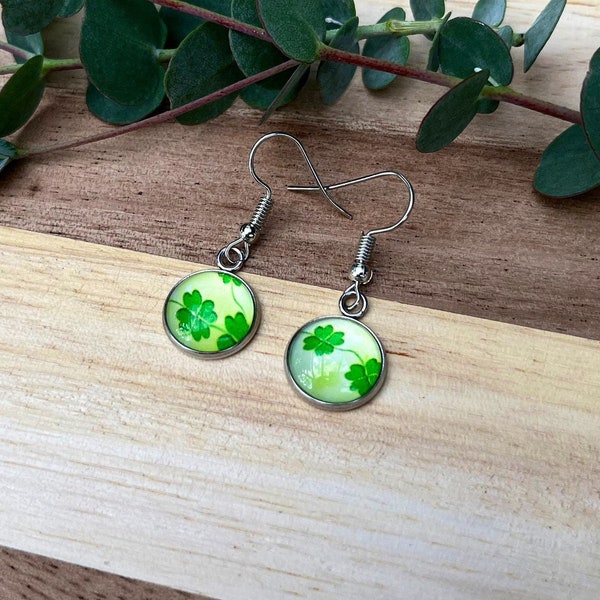 Kleeblatt Ohrringe Earings Floral bund Cabochon Glas mit Liebe handgefertigt wunderschön als Geschenk oder für einen selbst