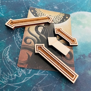 Tabletop Gaming "Arrow" Location Connection Token für Arkham Horror LCG, graviert in Walnuss oder Ahorn
