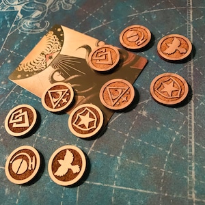 Player Investigator tokens for Arkham Horror LCG, engraved in maple or walnut