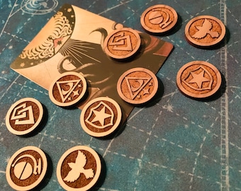 Player Investigator tokens for Arkham Horror LCG, engraved in maple or walnut