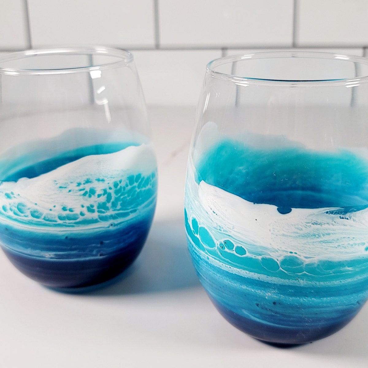 Set of 2 Resin Ocean Wave Stemless Wine Glasses