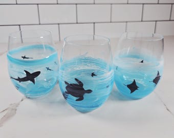 Resin Sea Creature Ocean Wave Stemless Wine Glass: 15oz Epoxy Coastal Decor