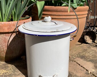 with lid graniteware Lovely vintage French enamel bucket