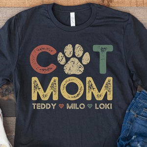 Cat Mom Shirt with Cat Names, Personalized Gift for Cat Mom, Custom Cat Mama Shirt with Pet Names, Cat Owner Shirt, Cat Lover Mothers Day