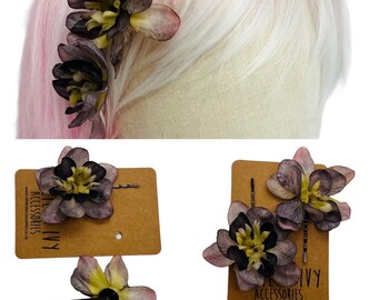 Pretty grey / green flower hair pins. X2