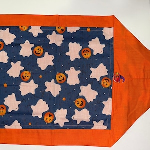 Halloween Table Runner - Ghosts with pumpkins
