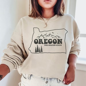 Oregon The Beaver State Pacific Northwest PNW | Personalized Gift | Custom Design Graphic Unisex Heavy Blend Crewneck Sweatshirt