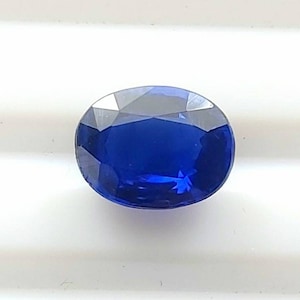 Oval Blue Kyanite Gemstone: 2.25 Carats, 7 x 9 MM