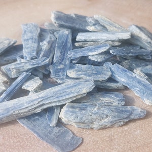 Natural Blue Kyanite Blades 30 gram bags, Natural Chunks Chips Blades. UK Seller.