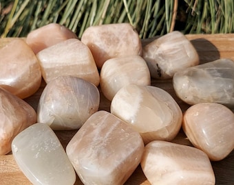 Moonstone Tumbled Stone, Natural Polished Crystal for Crafting, Jewellery Making & Collecting