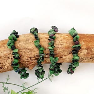 Ruby Zoisite Chips Beaded Stretch Bracelet, Ruby Zoisite Jewellery, Ruby Zoisite gift for her, Ruby Zoisite Chips UK Seller Free Delivery