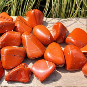 Red Jasper Tumbled Stone, Natural Polished Crystal for Crafting, Jewellery Making & Collecting, Free Delivery
