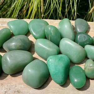 Green Aventurine Tumbled Stone, Natural Polished Crystal for Crafting, Jewellery Making & Collecting