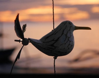 Campana de viento Gaviota 1 pieza como decoración marítima, decoración de balcón o decoración de jardín + 2 plumas de repuesto