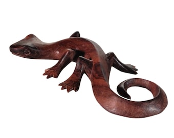 Hand carved beautiful decorative wooden miniature gecko animal figurine. Ideal as a living room decorative figure or as a shelf decoration.