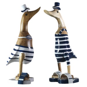 2x Holz Ente mit Hut und Flip-Flops Garten Deco Figur aus Bambus Wurzel und Teak Holz Bikini PAAR handbemalt 27 cm hoch Bild 2