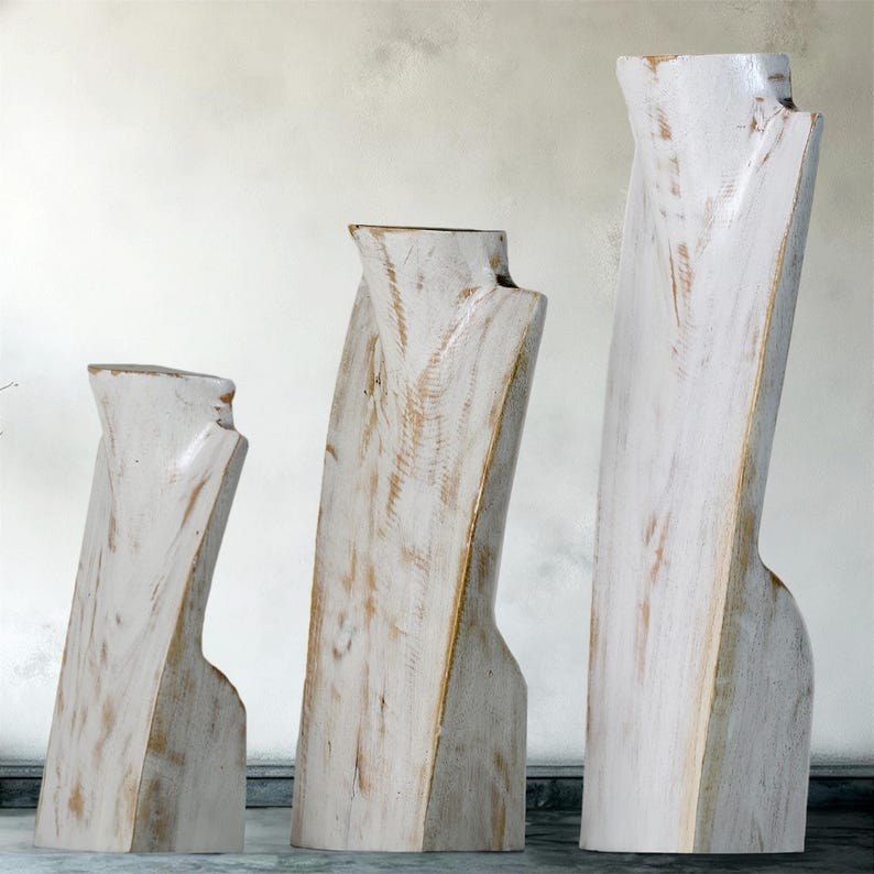 Puede incluir: Un juego de tres tazas de cer&aacute;mica con un acabado moteado y mate. Las tazas son de color crema, marr&oacute;n claro y marr&oacute;n oscuro. Cada taza tiene un dise&ntilde;o simple y minimalista.