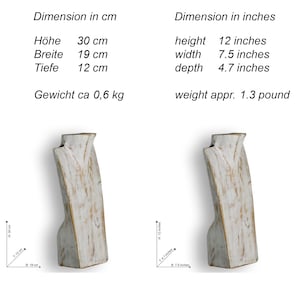 Puede incluir: Un letrero de madera hecho a mano con la palabra "Welcome" en una fuente juguetona. El letrero presenta un acabado envejecido, d&aacute;ndole una apariencia r&uacute;stica. Un peque&ntilde;o coraz&oacute;n decorativo est&aacute; adjunto en la parte inferior.