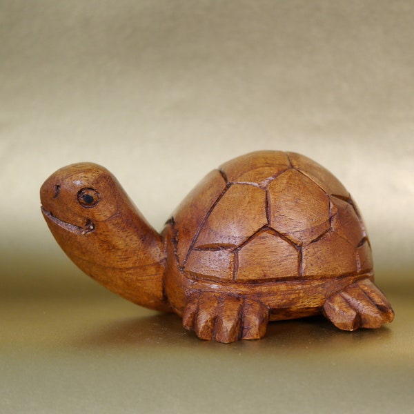 Hand carved beautiful decoration wood miniature turtle animal figure. Ideal as a living room decoration figure or as a shelf decoration.