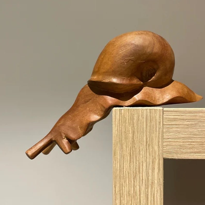 Preciosa figura decorativa de animal caracol de madera tallada a mano. Ideal como taburete decorativo en tu lugar favorito. imagen 1