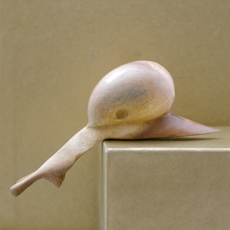 Von Hand geschnitzte wunderschöne deko Holz Schnecke Tierfigur. Ideal als deko Kantenhocker auf deinem Lieblingsplatz zdjęcie 3