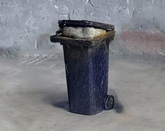 Unpainted Wheelie Bins with Raised Lids (x4) - Model Railway Scale