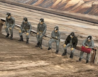 FG45 - 1960/70s Sitting Miners (x6) - Unpainted- Model Railway Figure - N/TT/OO/O scale