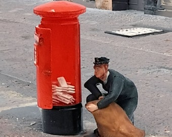FG07 - Postman and Post Box - Unpainted- Model Railway Figure - N scale TT scale OO scale O scale
