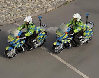 Modern Motorcycle Police (x2) - Unpainted- Model Railway Figure - N/TT/OO/O scale