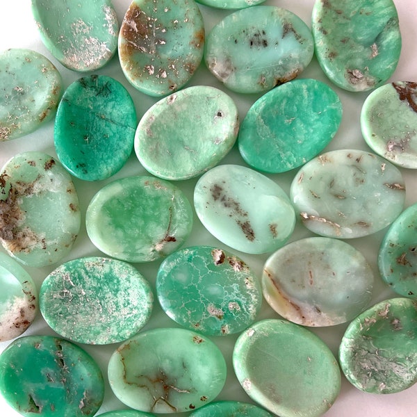 HEART HEALER Chrysoprase Worry Stone | Green Chalcedony | Detoxifying | Heart Chakra Activation | Optimism | Abundance | Forgiveness