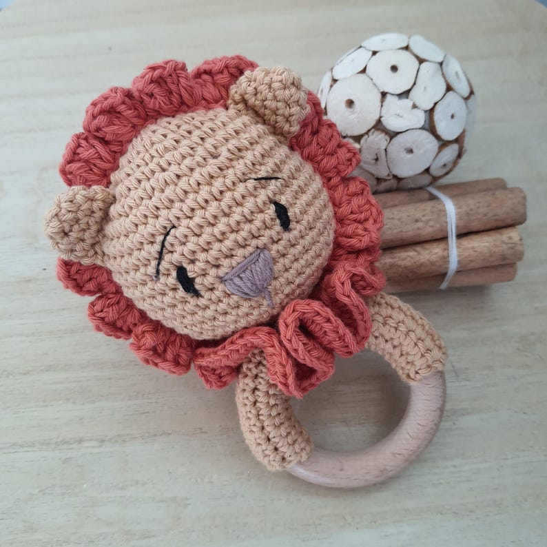 Small Foot Design Little Lion livre sensoriel en tissu (12775) au meilleur prix sur Small Foot Design Little Lion livre sensoriel en tissu (12775) au meilleur prix sur