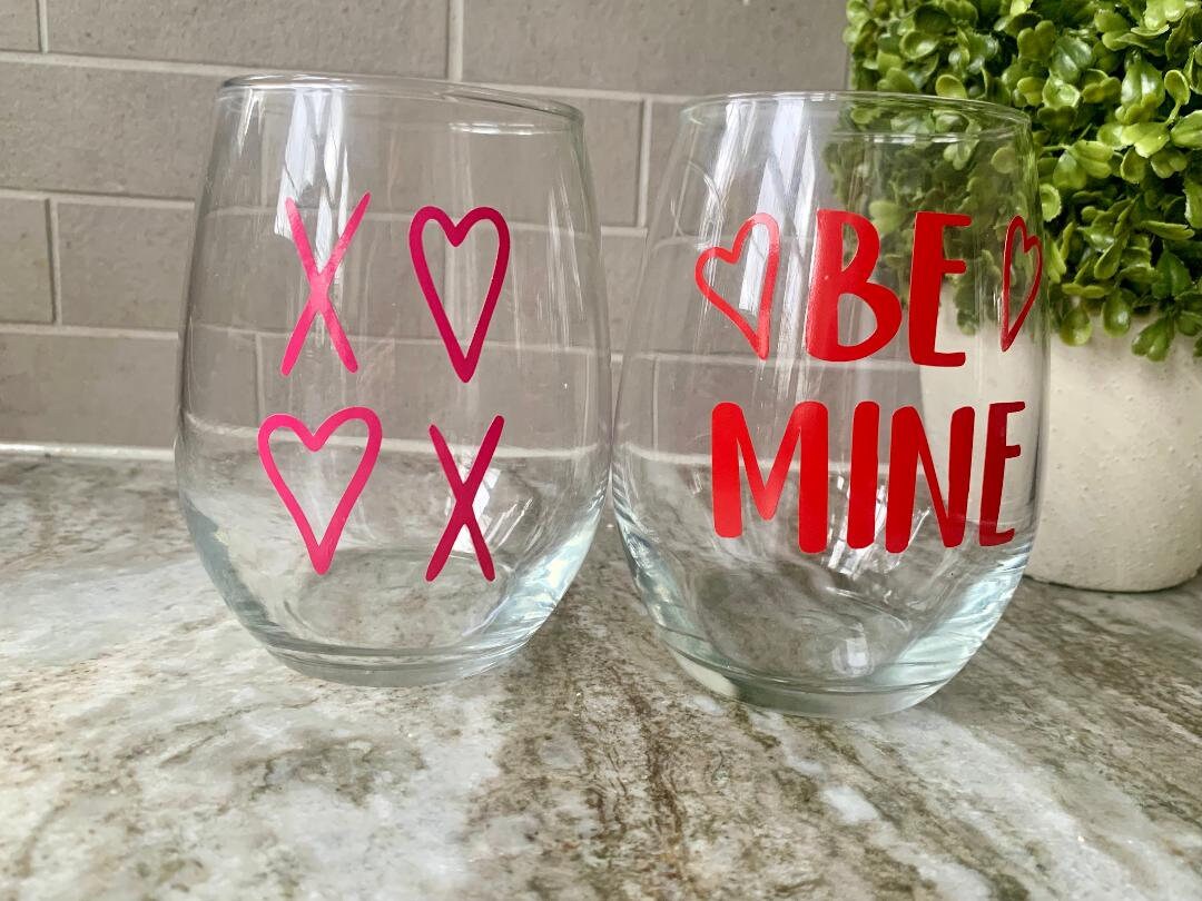 Personalized Couple Pint Glass - Gift Idea For Couple/Him/Her/Valentine's Day - I Miss You main image 1