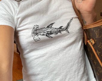 Shark Graphic Baby Tee, Y2K Womens Tops, Hammerhead Sahrk T Shirt, Summer Shirt, Cool Gift Birthday Present, Ocean-Themed Tops, Shark Lover